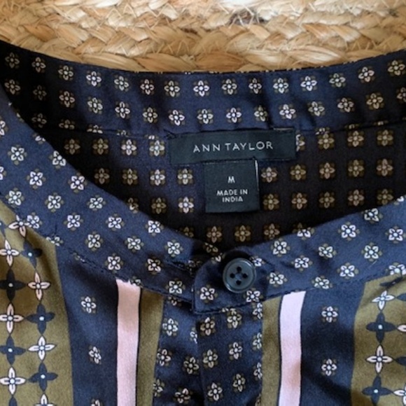 "Like New" Ann Taylor Short Sleeve Classy Number Blue Size M - Picture 4 of 4